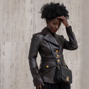 Meet your Posher, Lisa